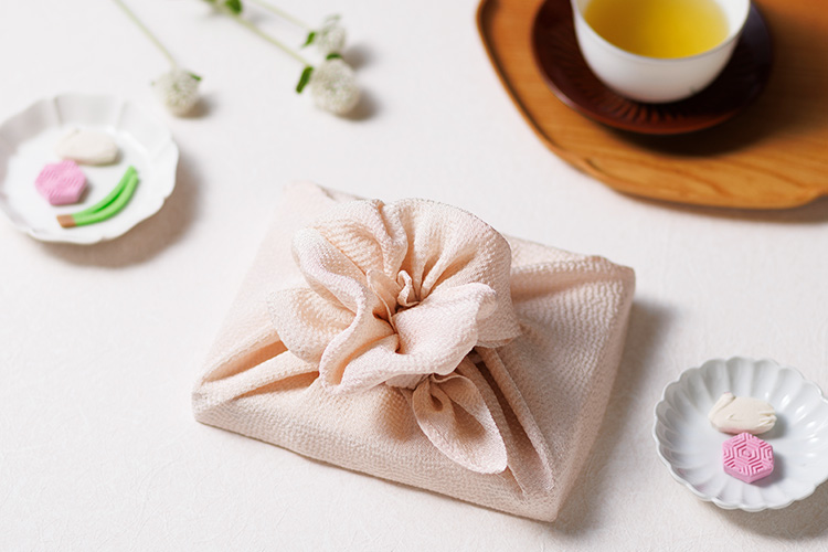 内祝にふろしきを贈る