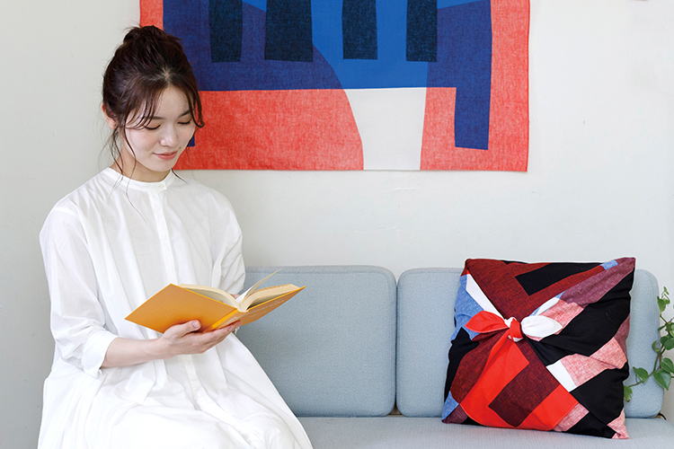 ふろしきをクッション使い