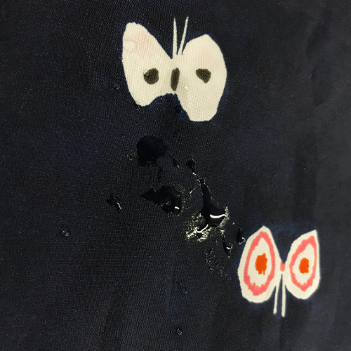 撥水効果が落ちている風呂敷の表面