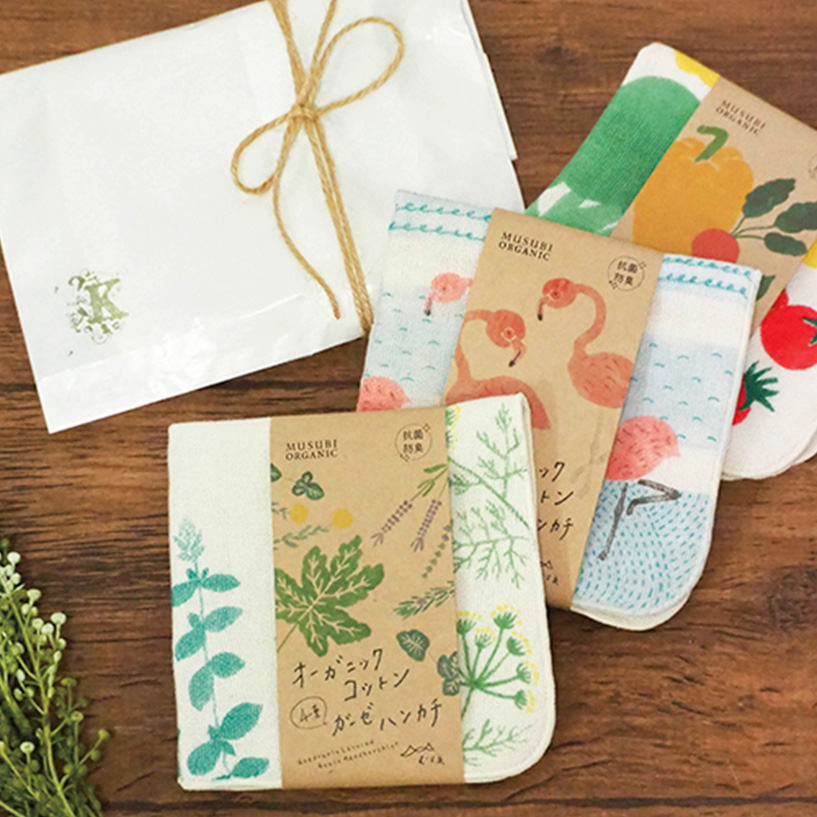女性におすすめのMUSUBI ORGANIC 4重ガーゼハンカチ