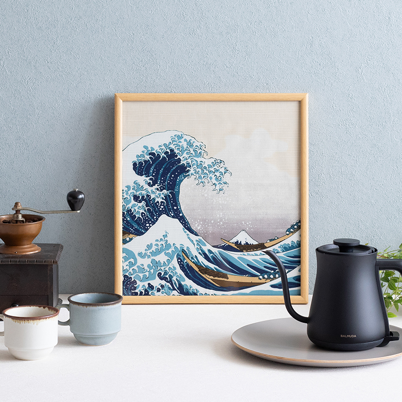 浮世絵のふろしきを壁に飾る