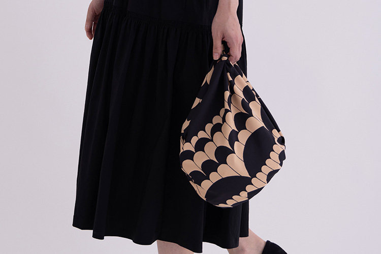 クリスマスギフトをラッピング