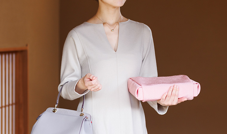 正絹ふろしきをふくさ使い