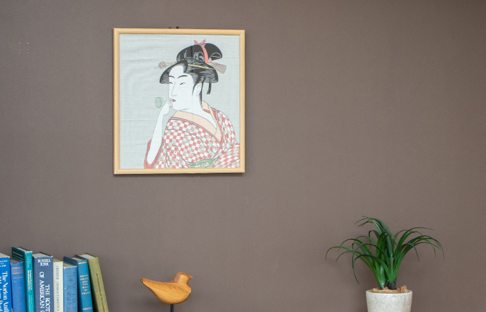 ビードロを吹く女