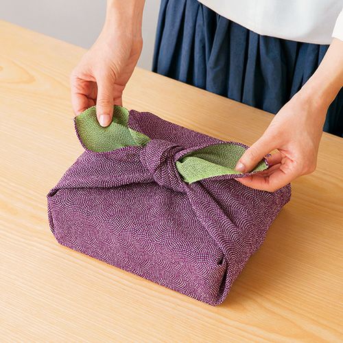正絹 ちりめん小紋 グリーン小花模様 薄ミントグリーン一越ちりめん生地小花散らし小紋着物 - リサイクル
