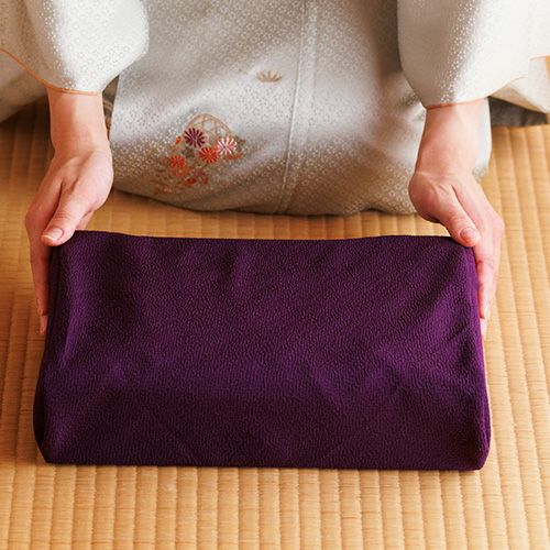 二巾9号 正絹ちりめん 無地風呂敷 ムラサキ | ふろしき むす美 オンライン